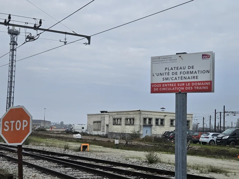 Panneau d'entrée du plateau technique Rail compétences à Fleury-les-Aubrais